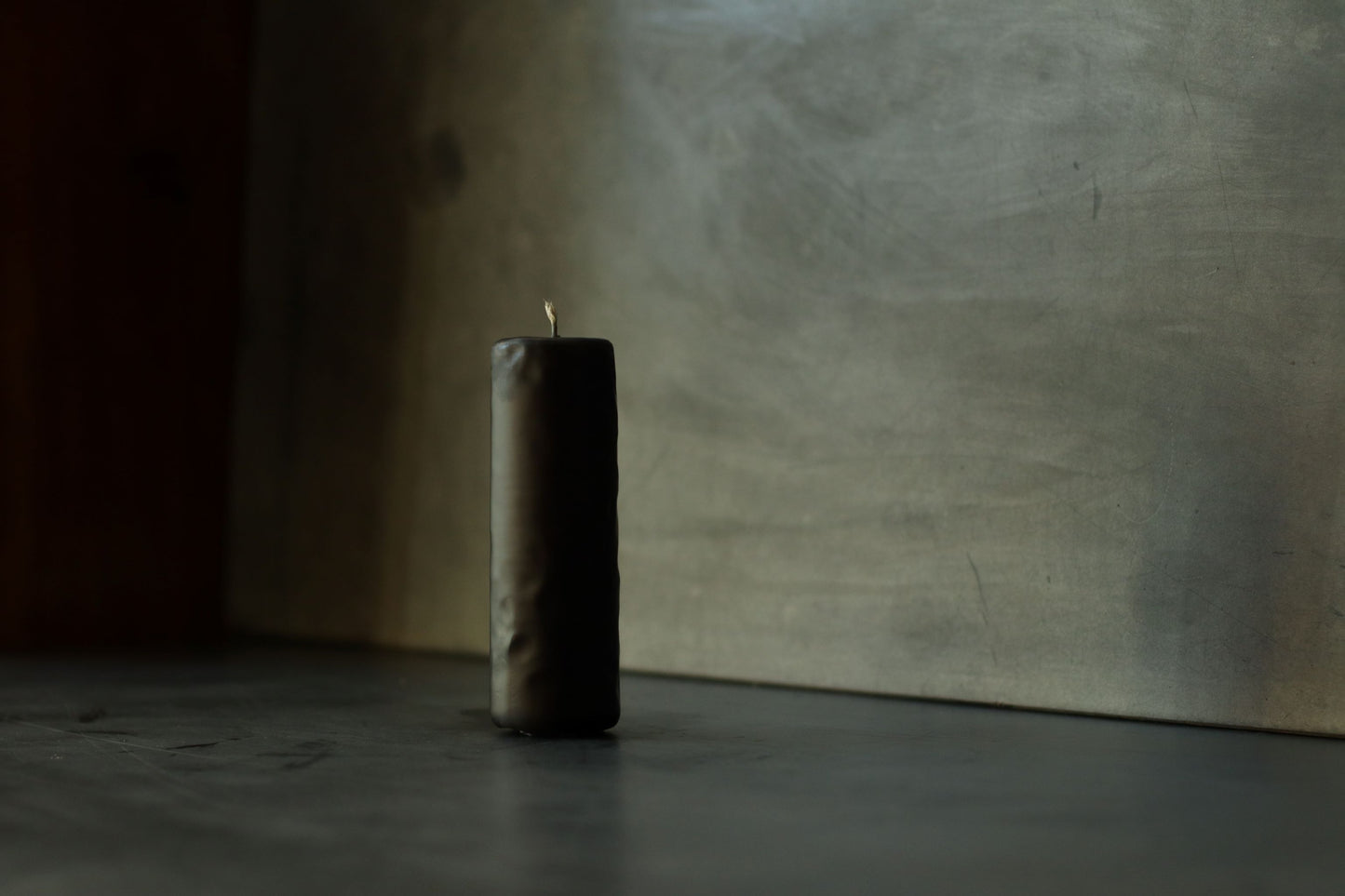 Sculpted Thin Round Black Candle 5 x 15