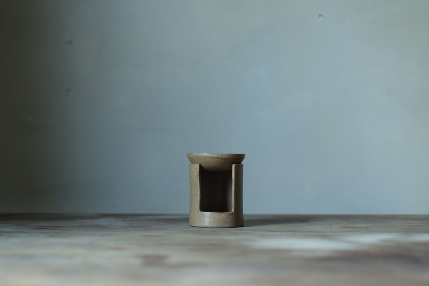 Handmade tan ceramic oil burner by Melani Hekimoglu for Candleroom — stoneware essential oil diffuser, made in Jaffa, Israel