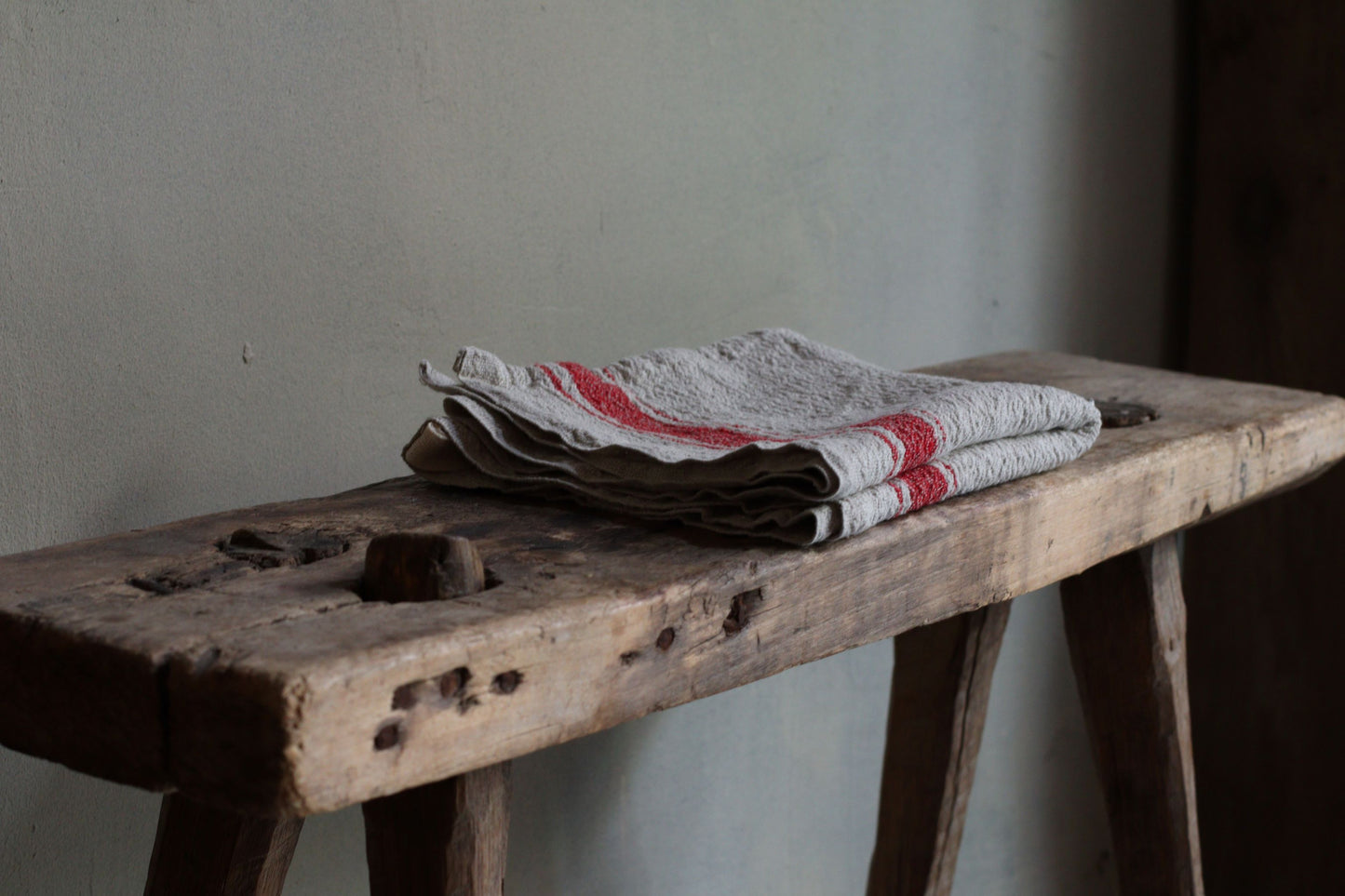 מגבת מפשתן וינטג' פס אדום