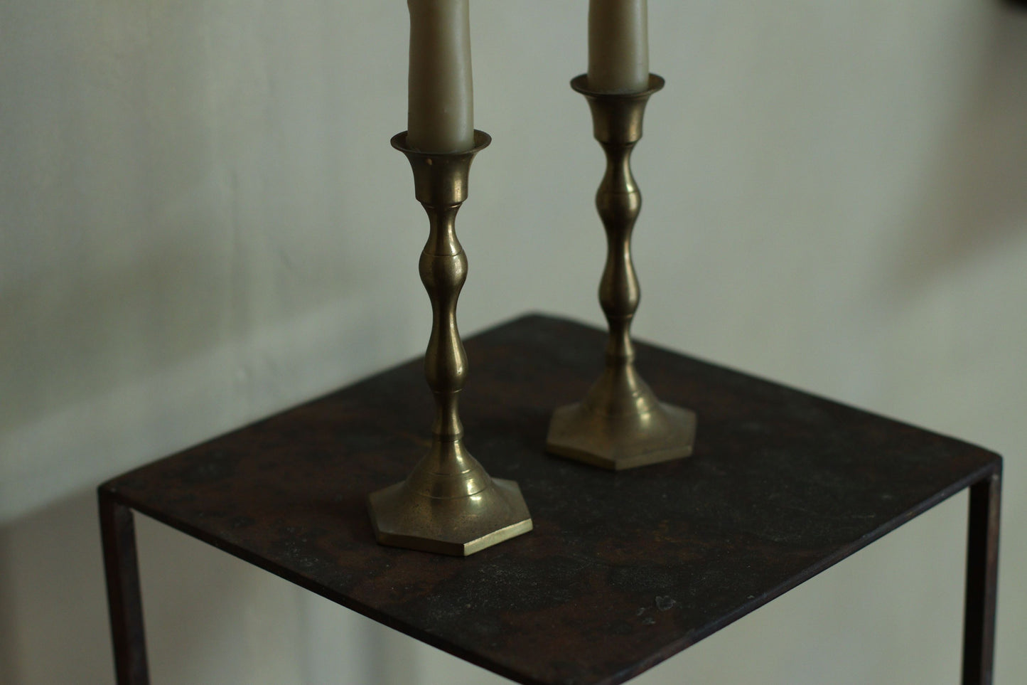 פמוט בסגנון עתיק לנר ארוחת ערב - בסיס משושה