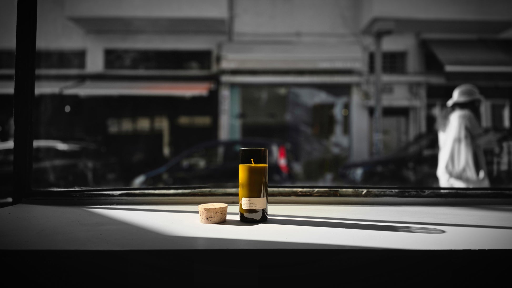 Alma en Calma loft candle in a cut recycled wine bottle – lavender, ylang ylang, patchouli & cedarwood soy candle by CANDLEROOM
