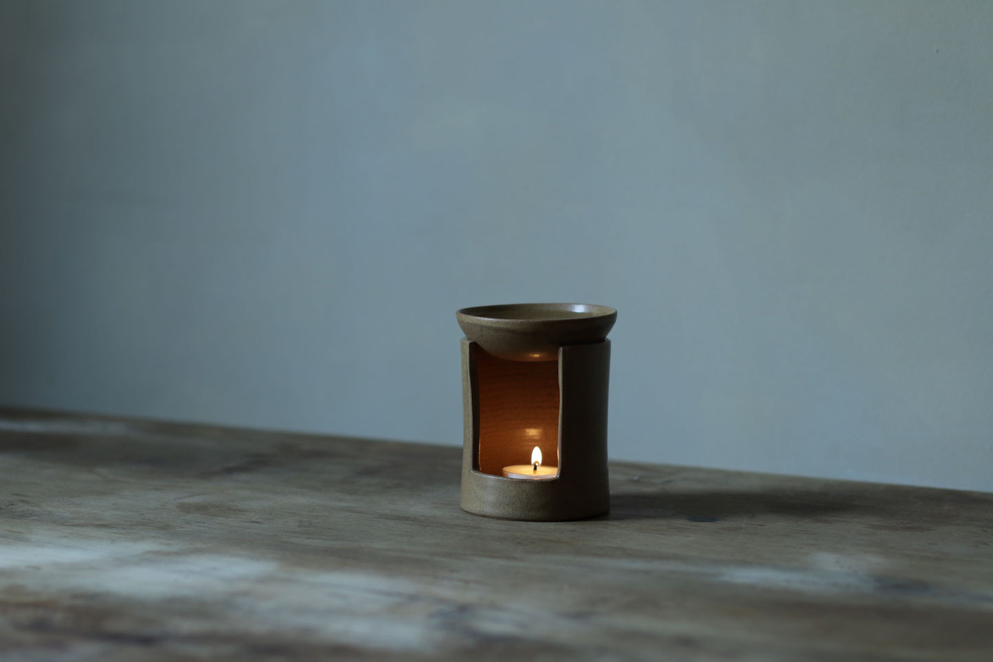 Handmade tan ceramic oil burner by Melani Hekimoglu for Candleroom — stoneware essential oil diffuser, made in Jaffa, Israel