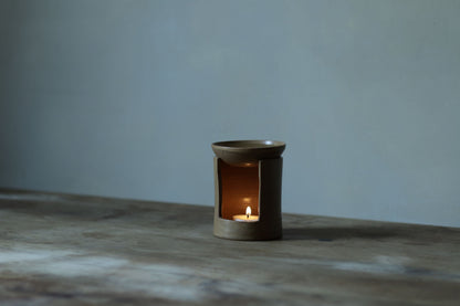 Handmade tan ceramic oil burner by Melani Hekimoglu for Candleroom — stoneware essential oil diffuser, made in Jaffa, Israel