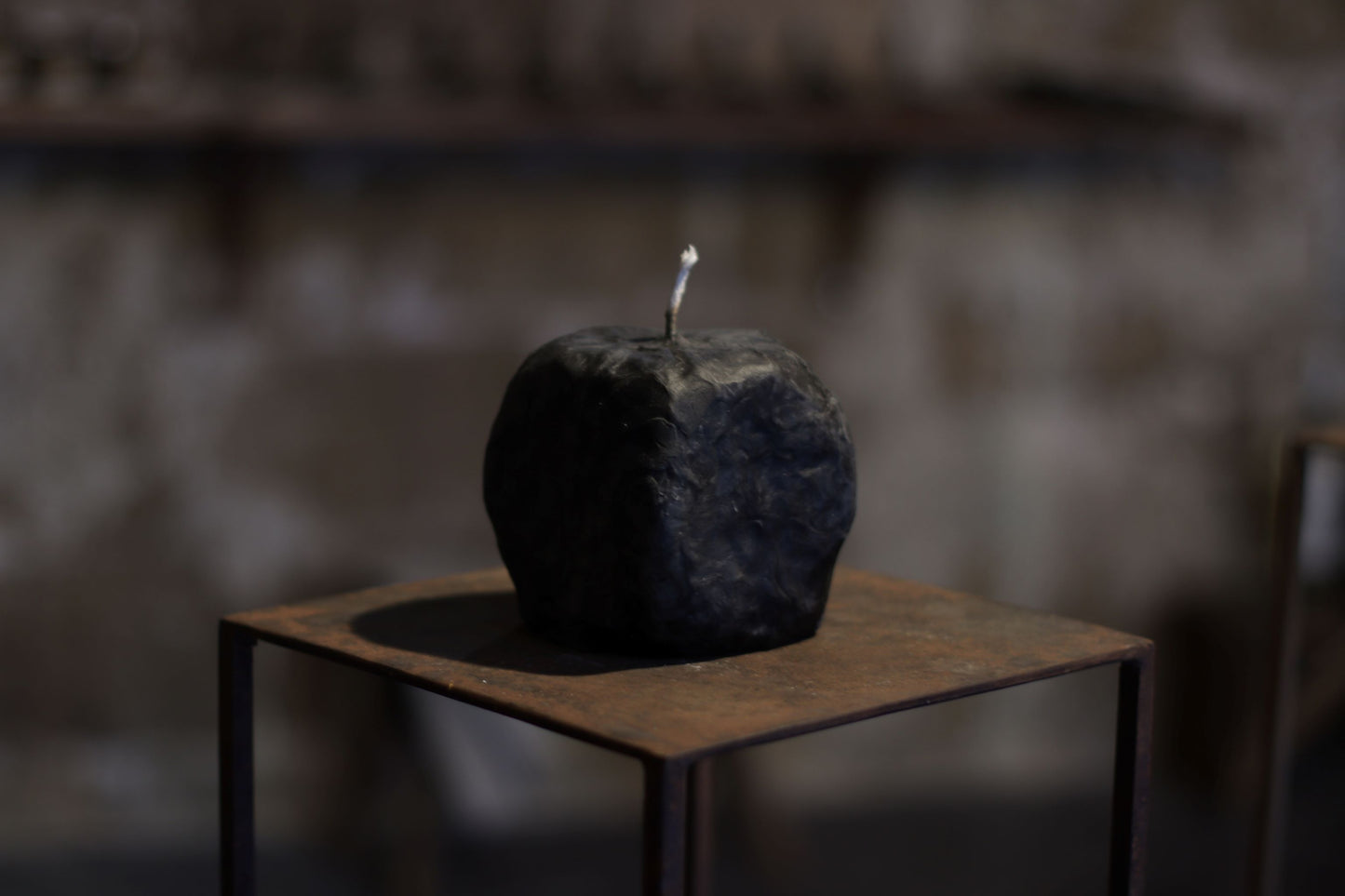 Sculpted & Raw Charcoal Candle 9 x 11