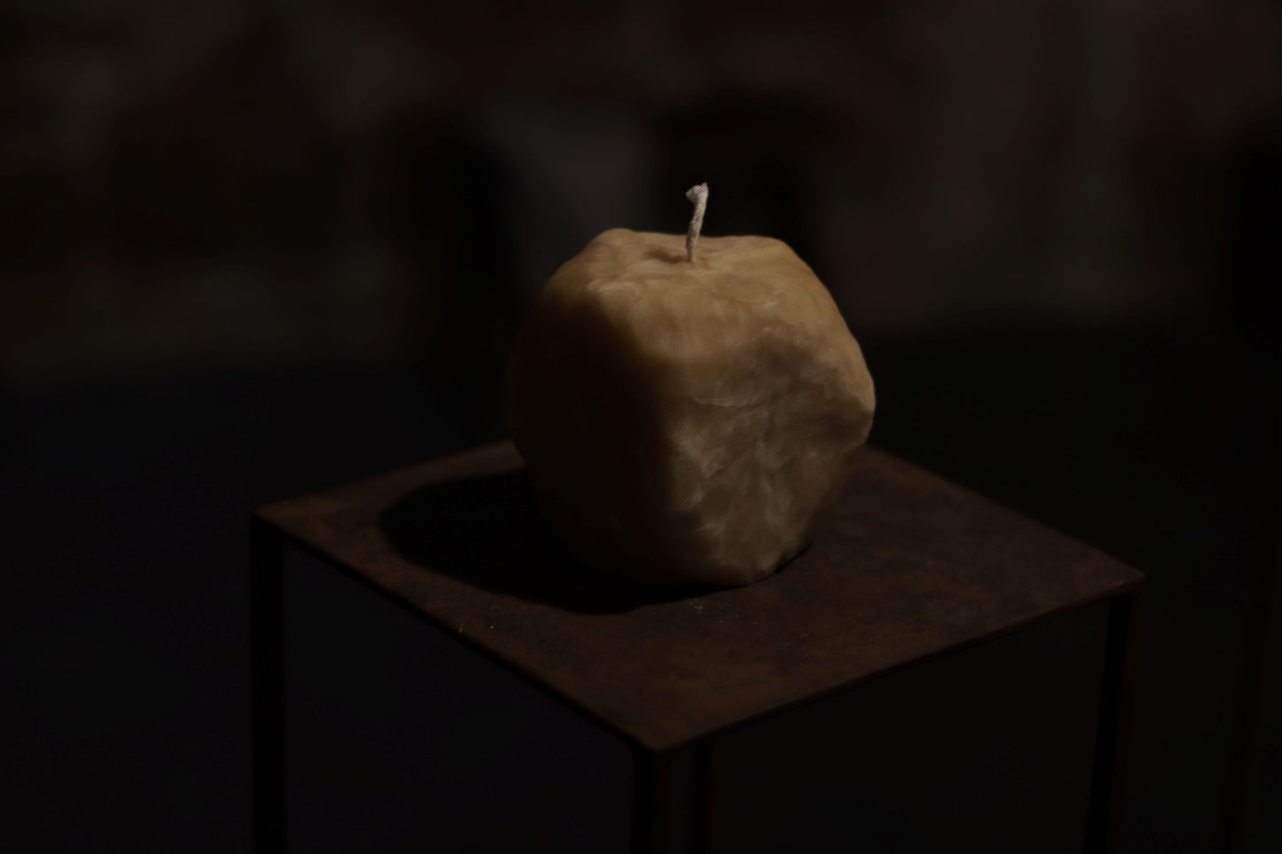 Sculpted & Raw Natural Candle 10 x 11