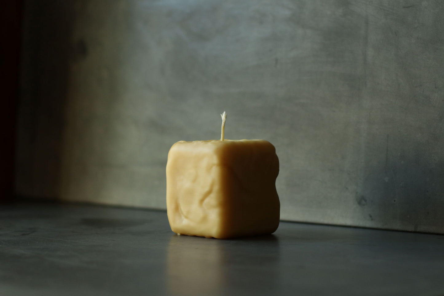 Sculpted Square Candle 9 x 11