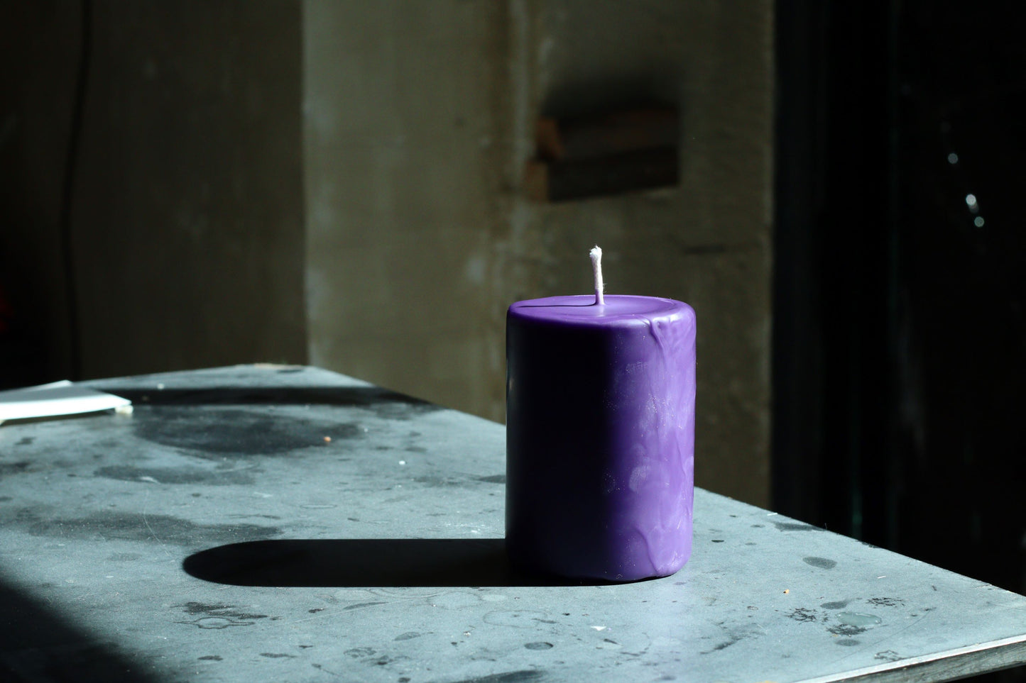 Sculpted Round Purple Candle 10.5x8