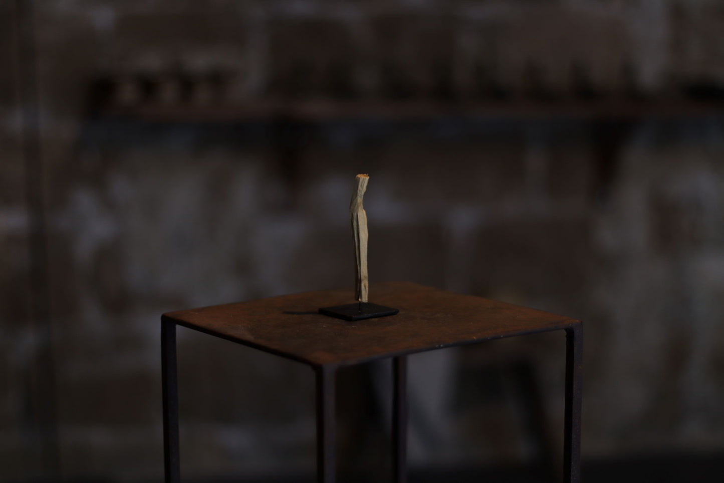 Palo Santo Stand