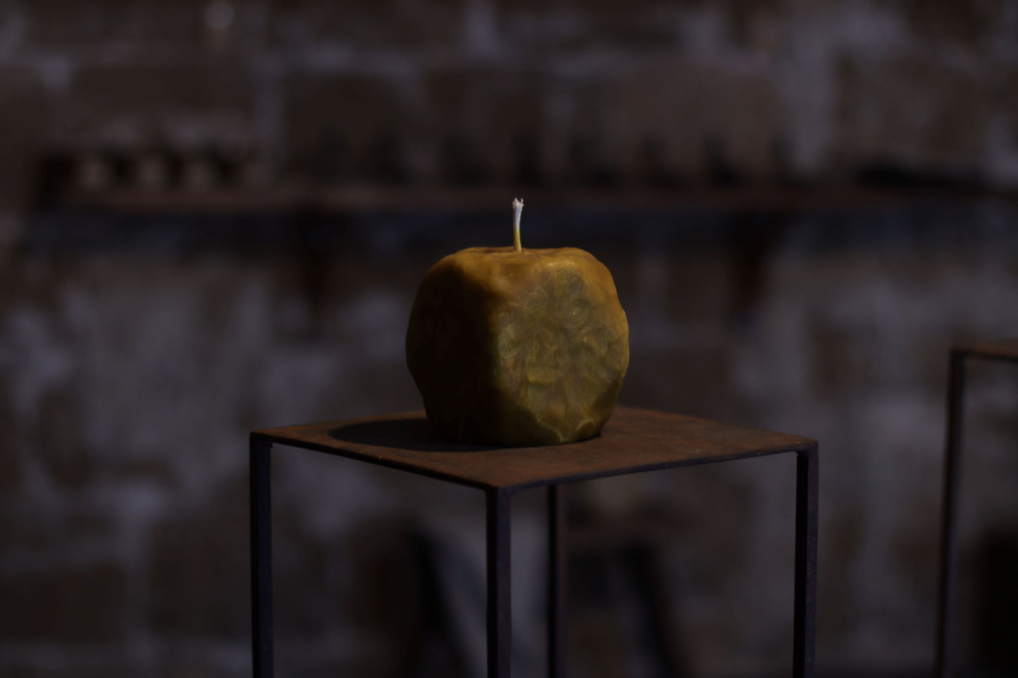 Sculpted & Raw Sunflower Candle 10 x 11