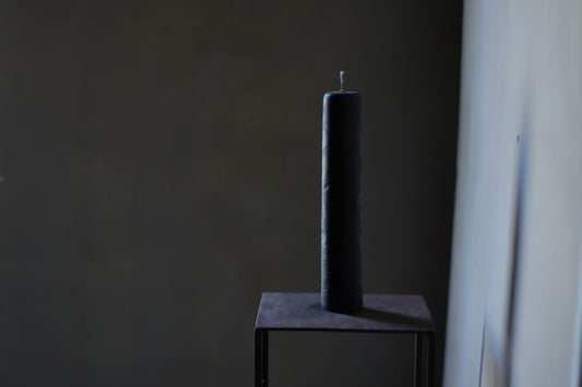 נר עגול גבוה מפוסל שחור 6 על 31